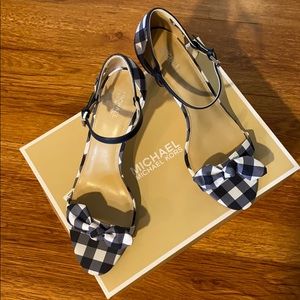 michael kors pippa navy heels 9.5 white check